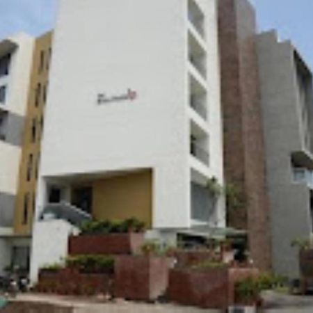 Hotel Krish , Сомнатг Екстер'єр фото