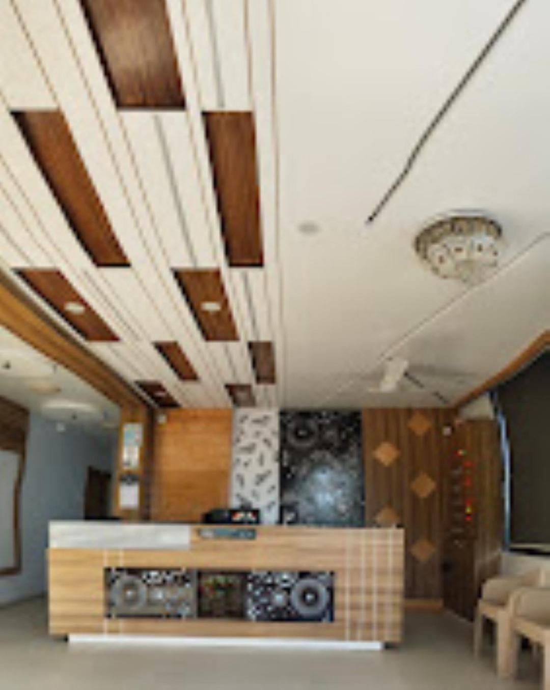 Hotel Krish , Сомнатг Екстер'єр фото